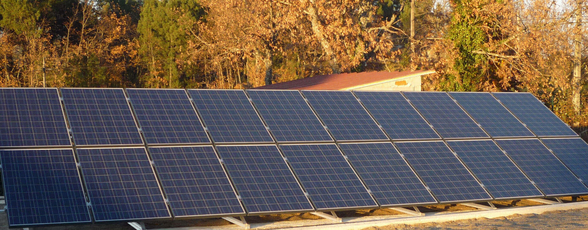 Instalação de painéis fotovoltaicos para maior poupança de energia